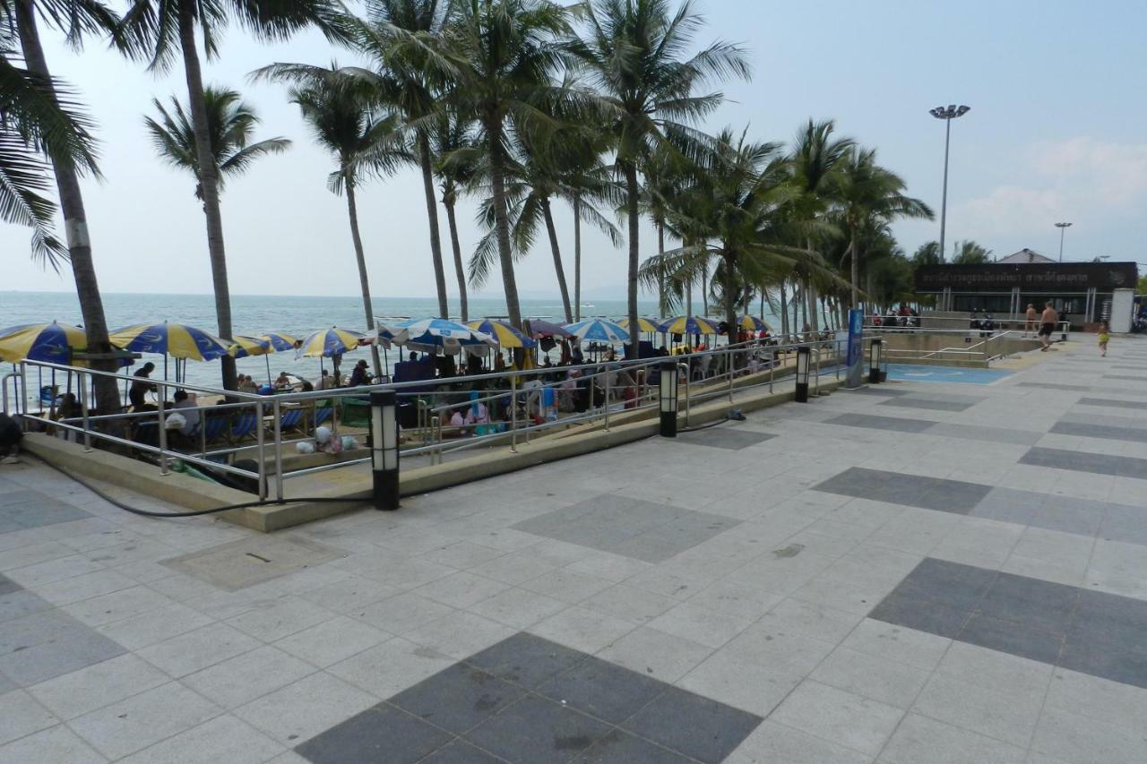Jomtien Plaza Condotel Exterior photo